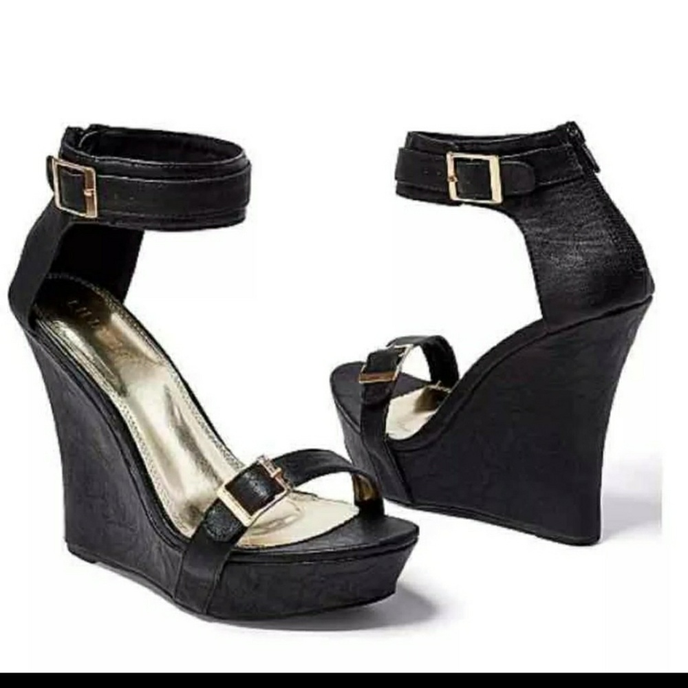 Black wedge size 10